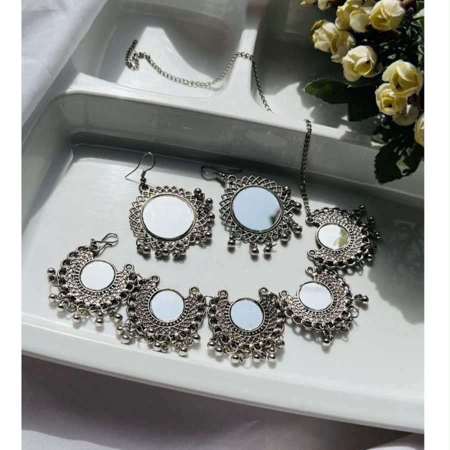 Ishani Necklace Set