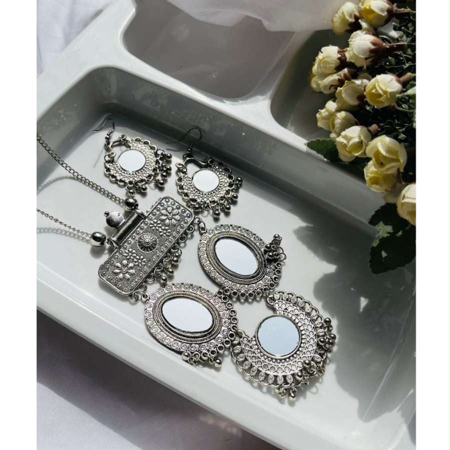 Nidhi Mirror Necklace Set