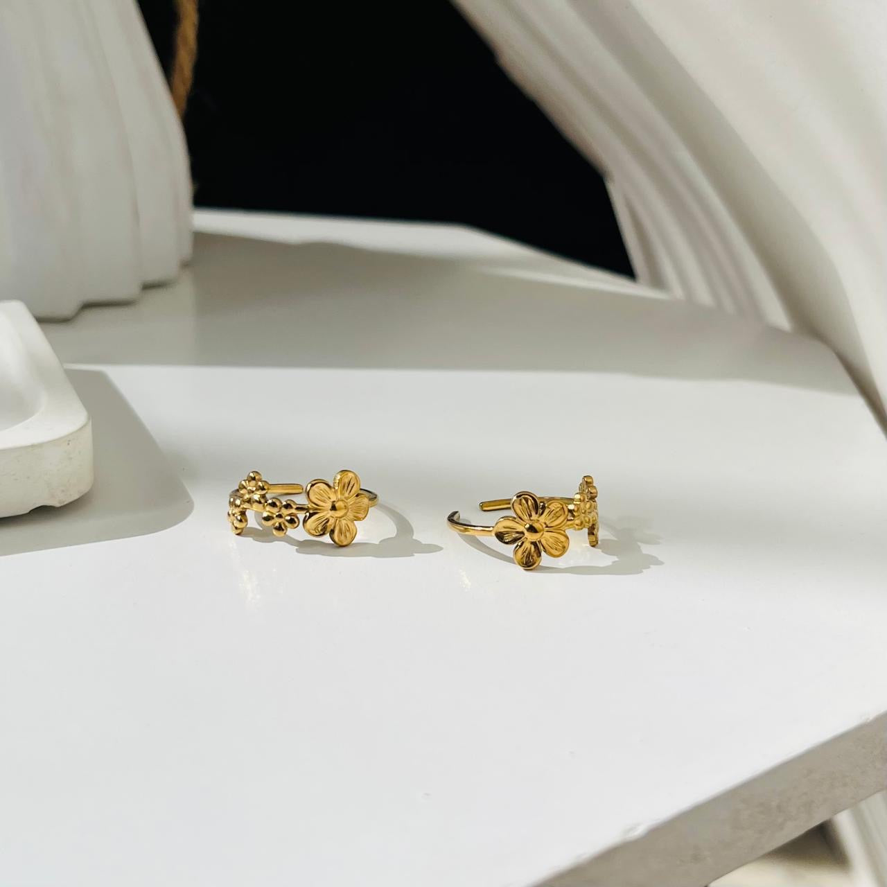 Daisy Adjustable Ring ~ Anti Tarnish