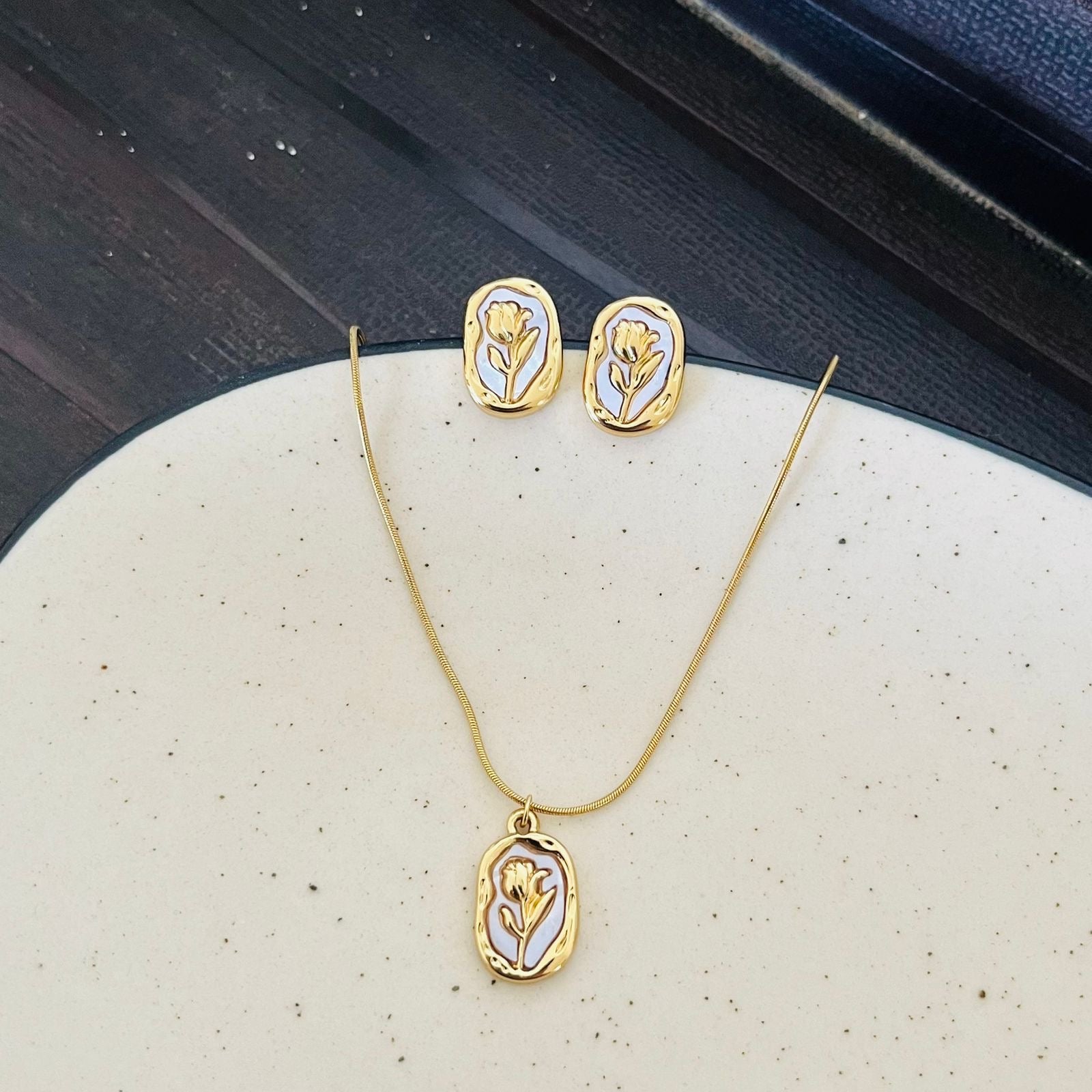 Tulip Necklace Earrings Set ~ Anti Tarnish