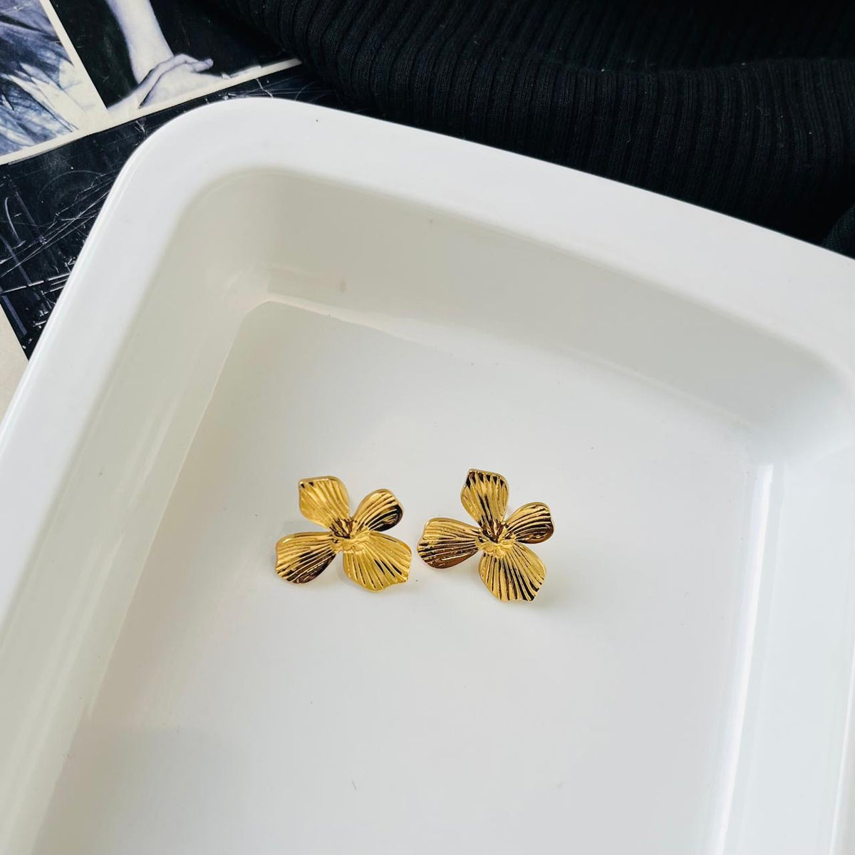 Daisy Earrings ~ Anti Tarnish