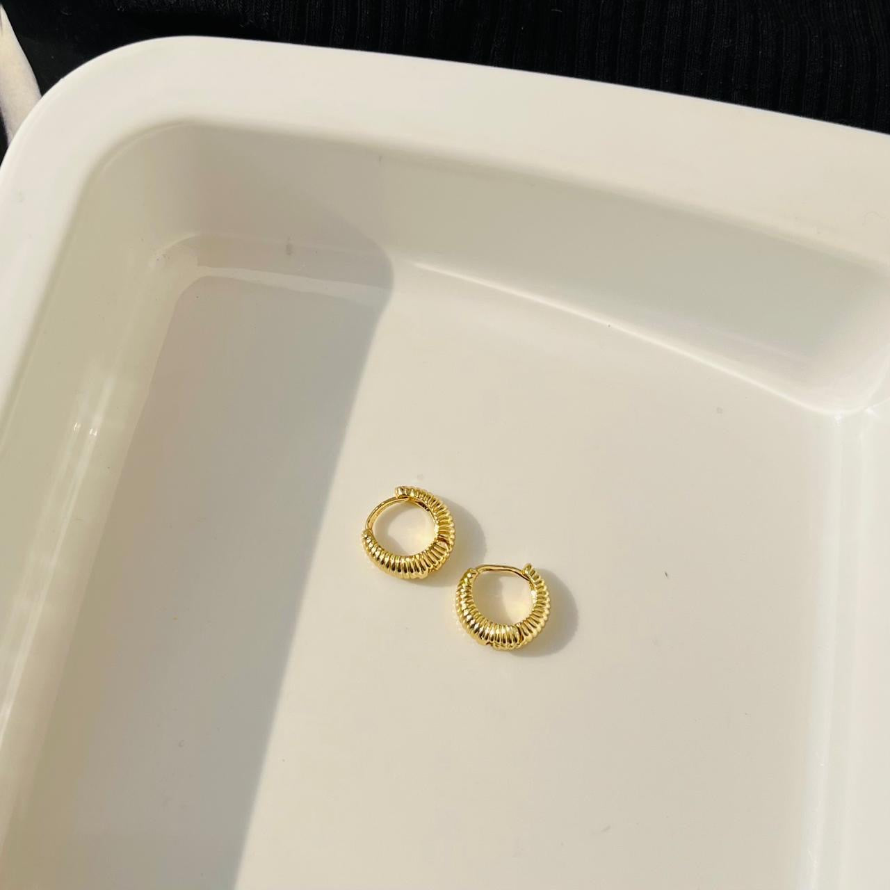 Fleur Small Hoops