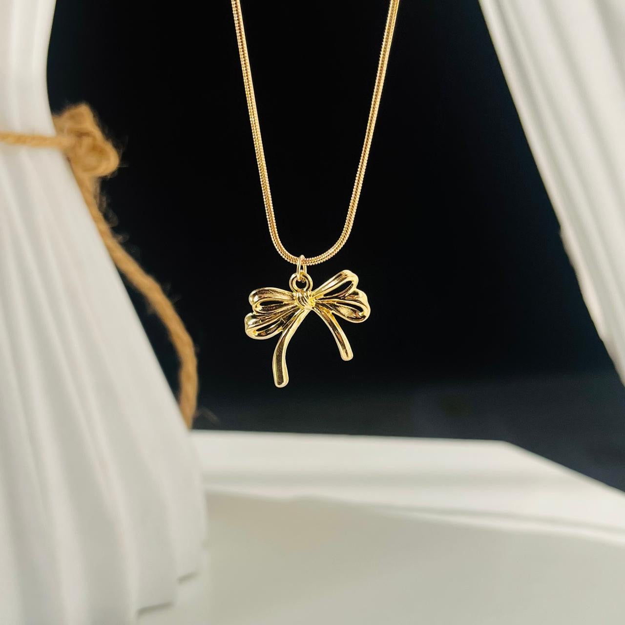 Bow Necklace