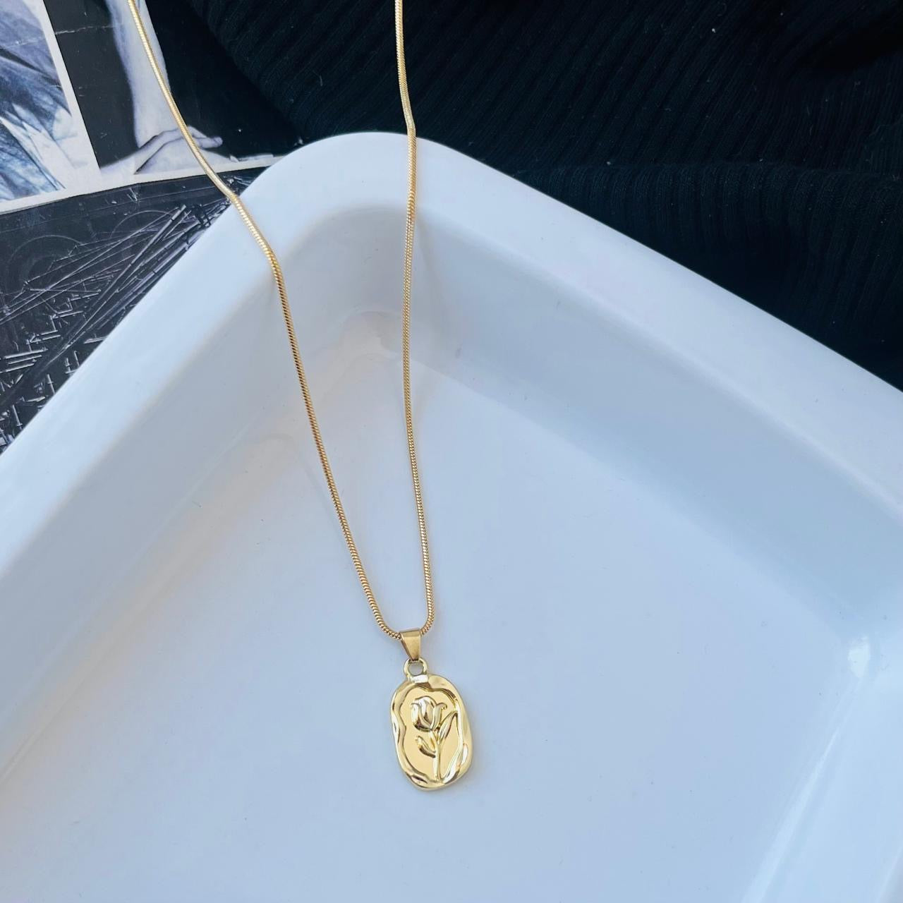 Tulip Necklace