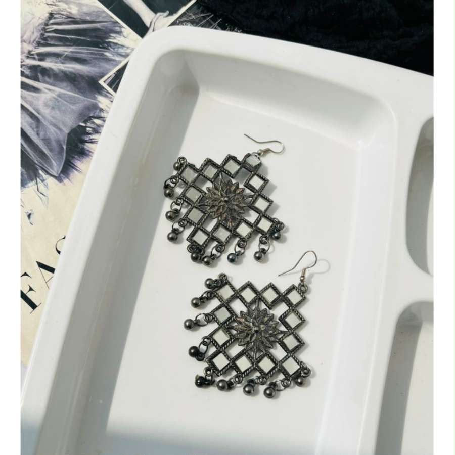 Tanvi Earrings