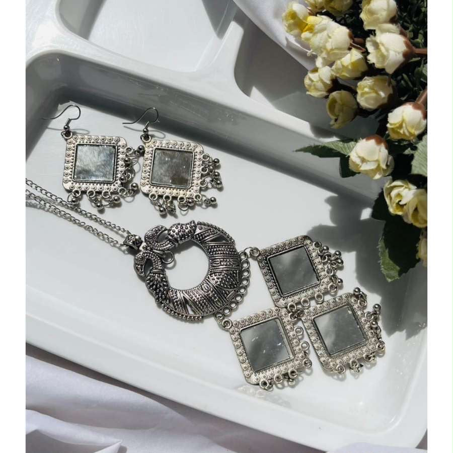 Kanika Necklace Set