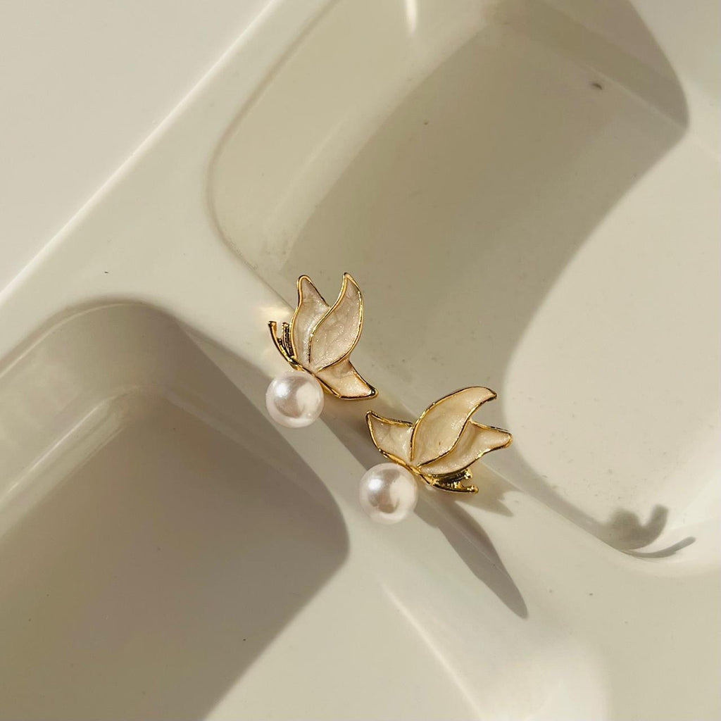 Dove Pearl Earrings