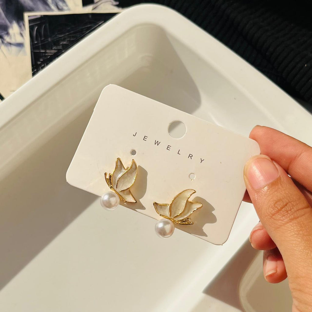 Dove Pearl Earrings