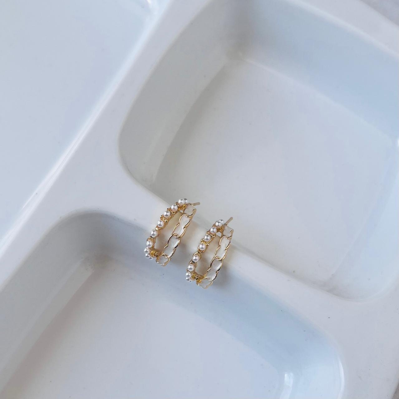 Livia White Hoops