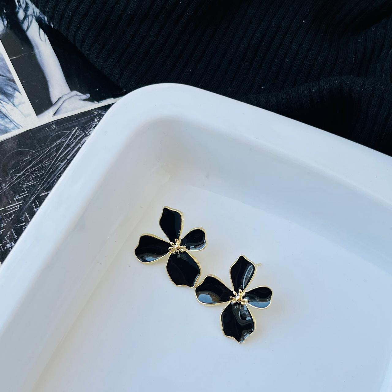 Blaire Black Earrings