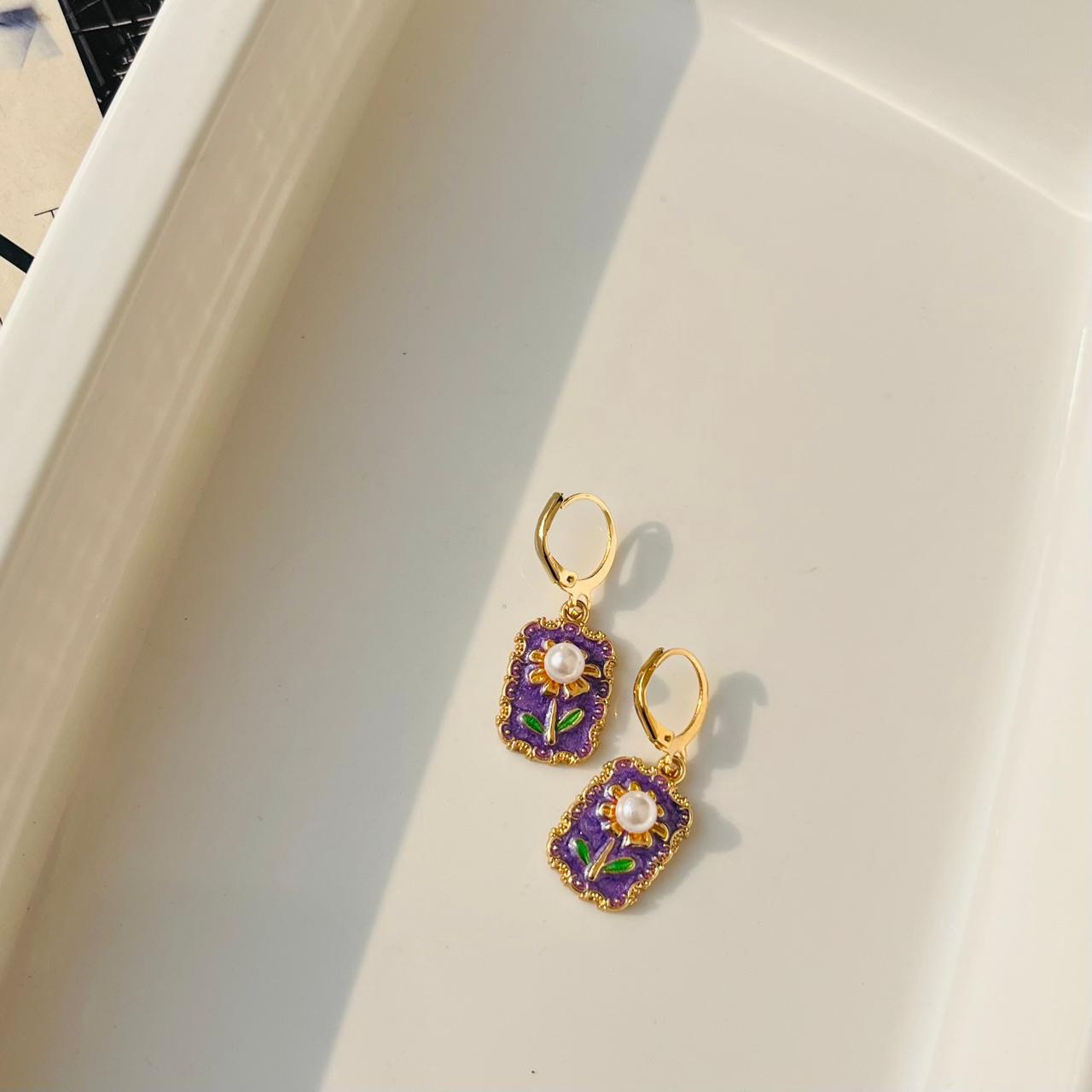 Tulip Pearl Earrings