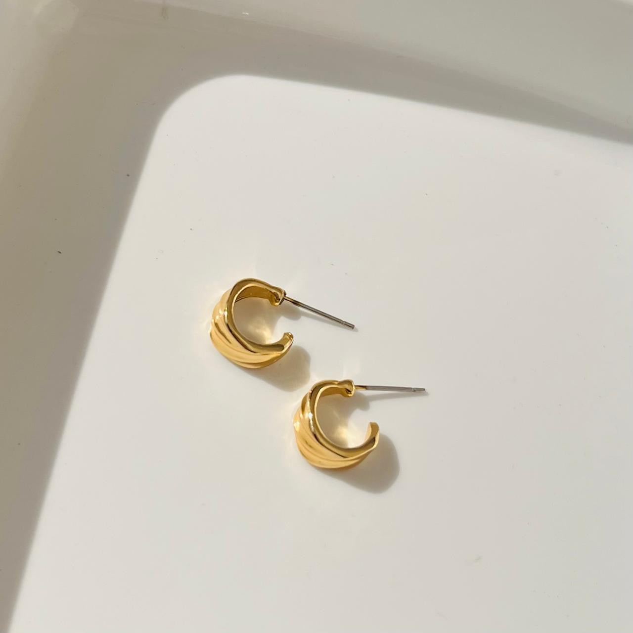 June Small Hoops