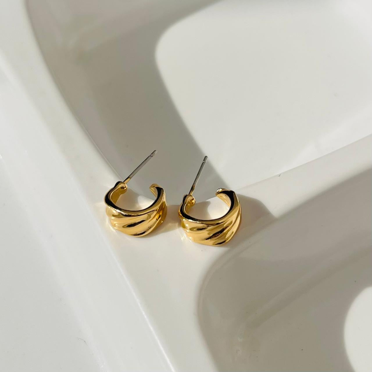 June Small Hoops