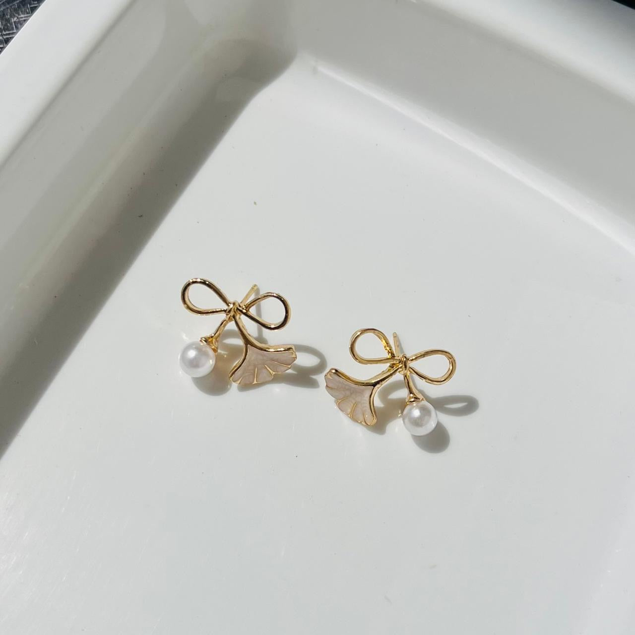 Bow Pearl Shell Earrings