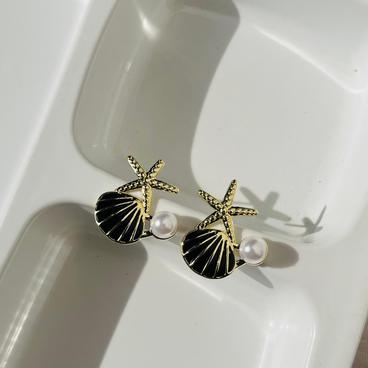 Black Shell Pearl Earrings