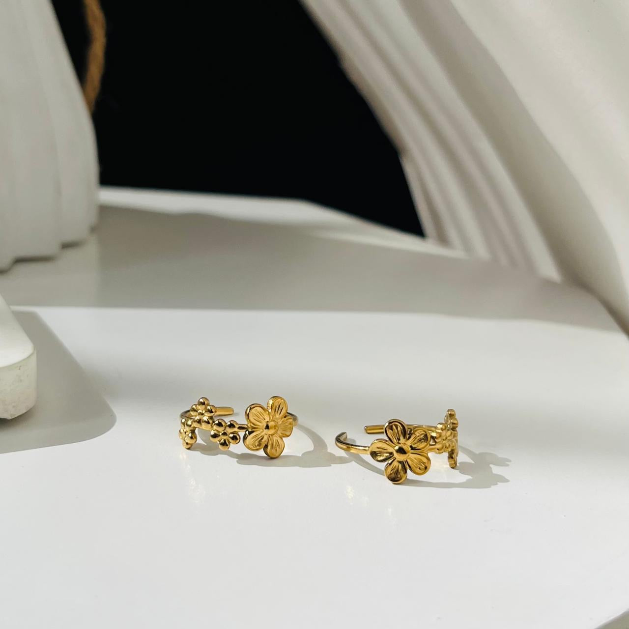 Daisy Adjustable Ring ~ Anti Tarnish