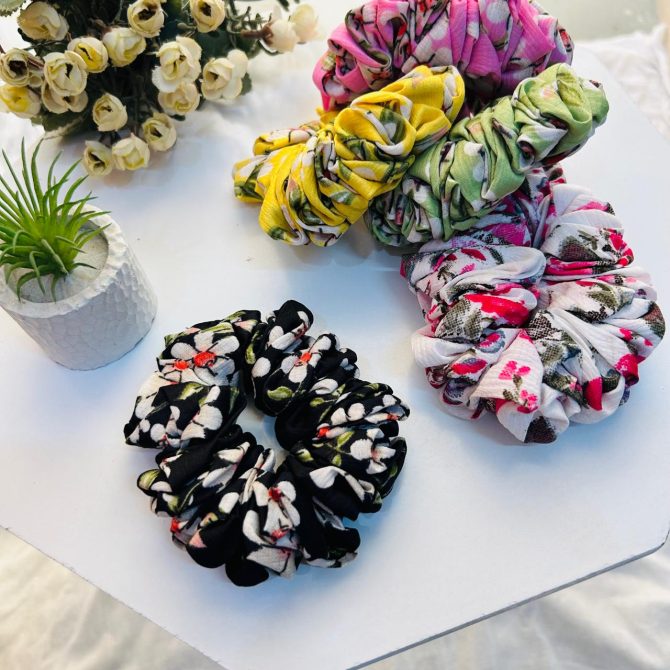 Daisy Scrunchies~ Medium