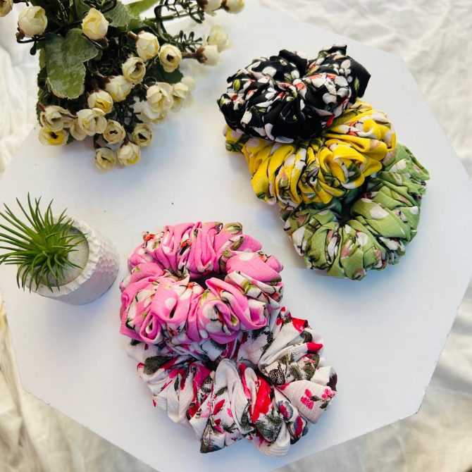 Daisy Scrunchies~ Medium - Image 2