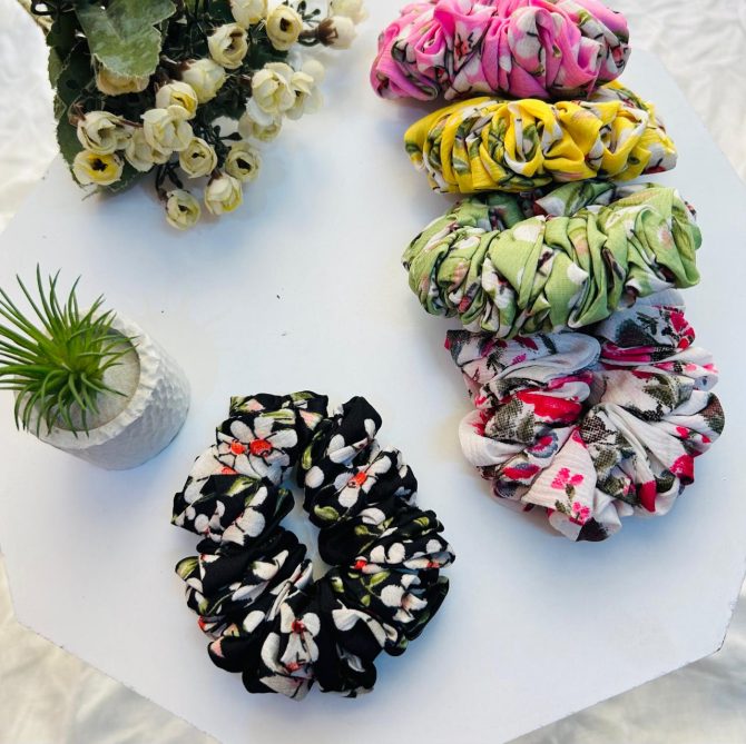 Daisy Scrunchies~ Medium - Image 3