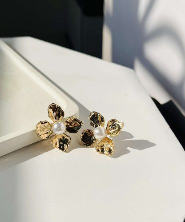 Lily Pearl Earrings