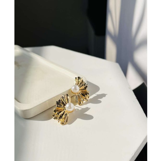 Lauren Pearl Earrings