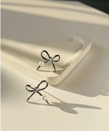 Bow Pearl Earrings