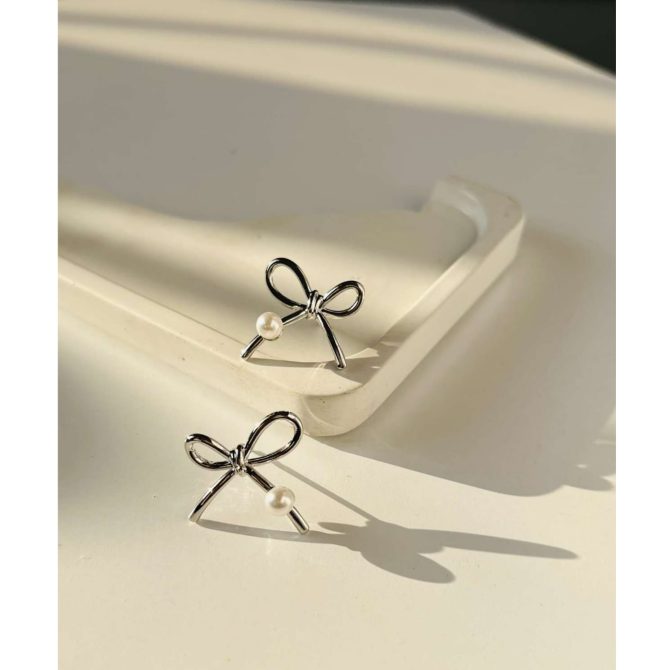 Bow Pearl Earrings