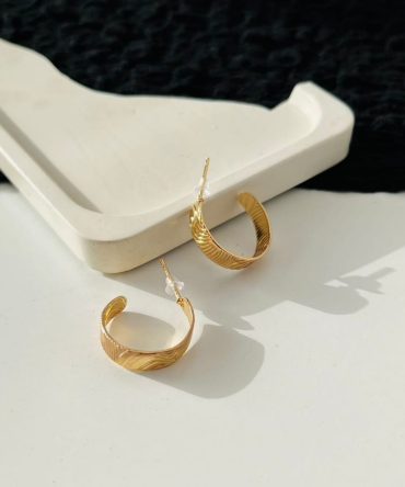 Golden Grooved Earrings