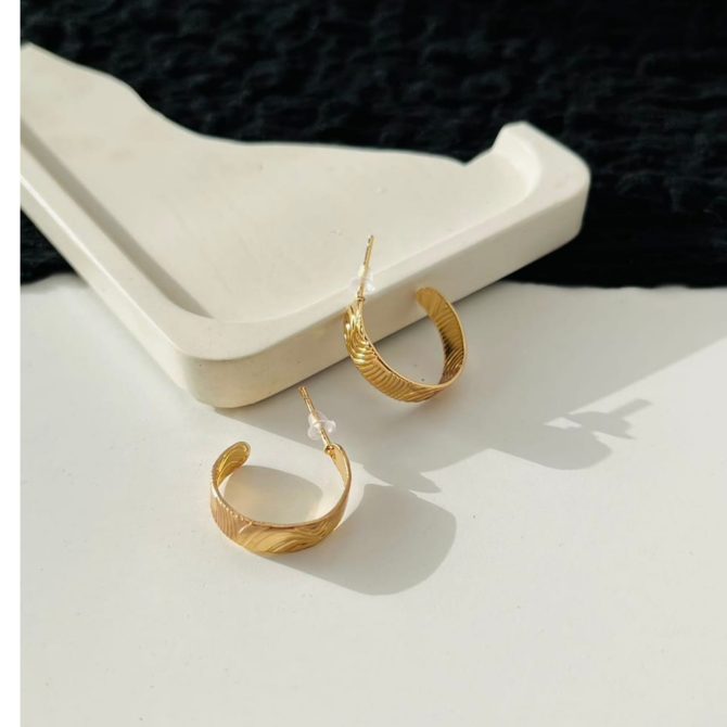 Golden Grooved Earrings