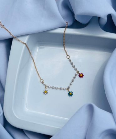 Floral Pearls Necklace