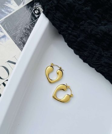 Sleek Heart Earrings~ Anti Tarnish