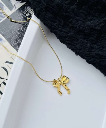 Chic Bow Necklace~ Anti Tarnish
