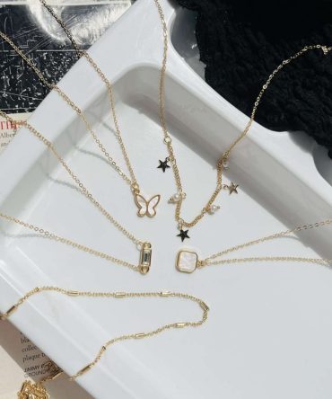Golden Minimalist Necklaces