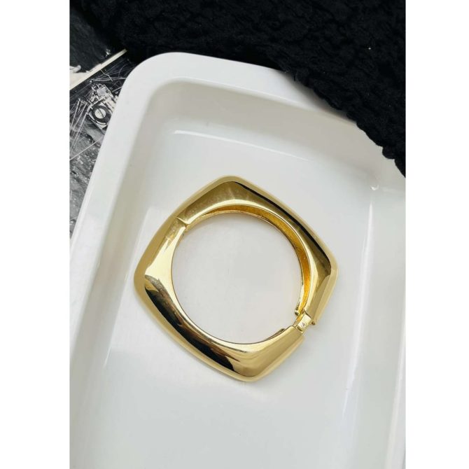 Chic Bangle~ Anti Tarnish