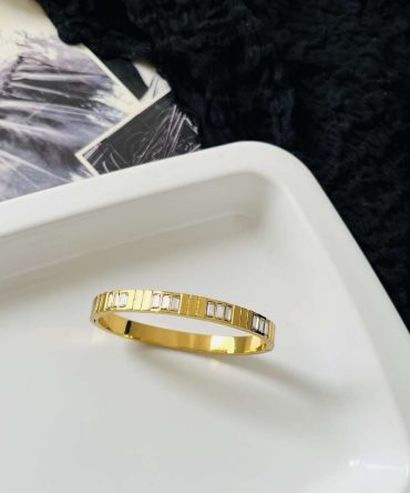 Dainty Diamonds Bracelet~ Anti Tarnish (Thin Wrist)