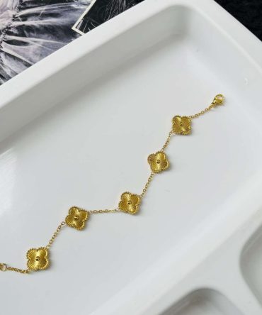 Golden Clover Bracelet~ Anti Tarnish