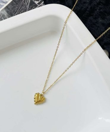 Hensley Heart Necklace~ Anti Tarnish