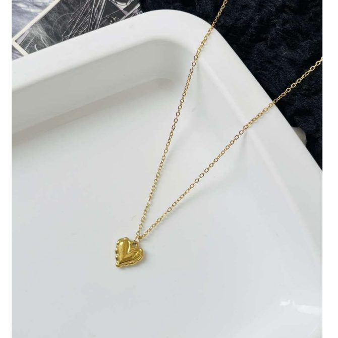 Hensley Heart Necklace~ Anti Tarnish