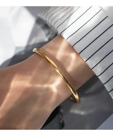 Sleek Golden Bracelet~ Anti Tarnish