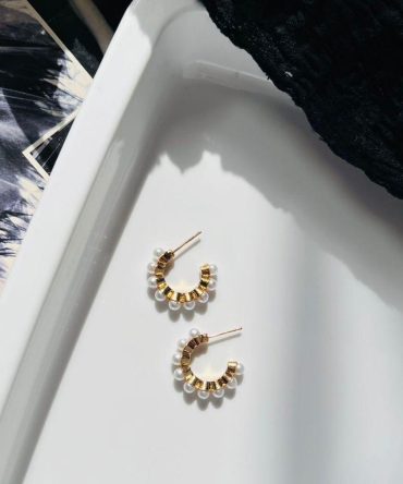Pearl Border Hoops