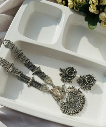 Saanvi Oxidised Set
