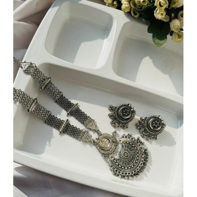 Saanvi Oxidised Set