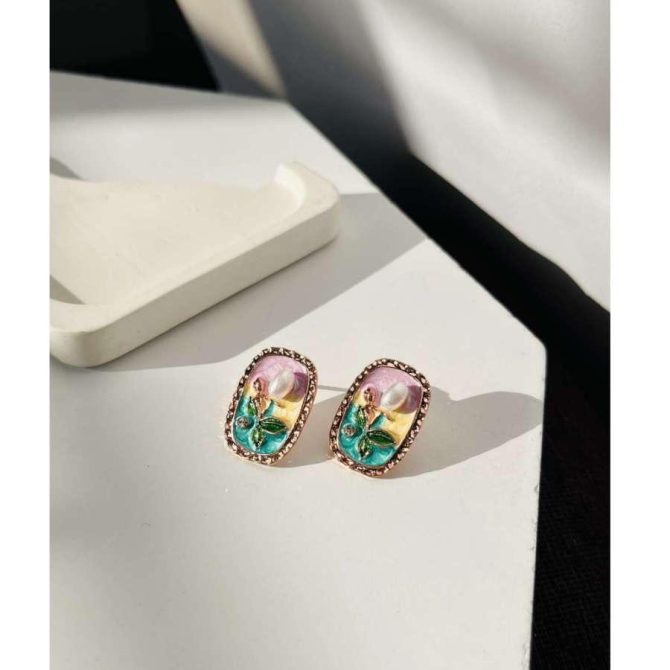 Tulip Pearl Earrings