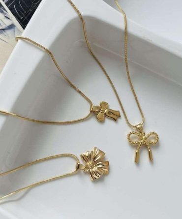 Golden Bow Necklace