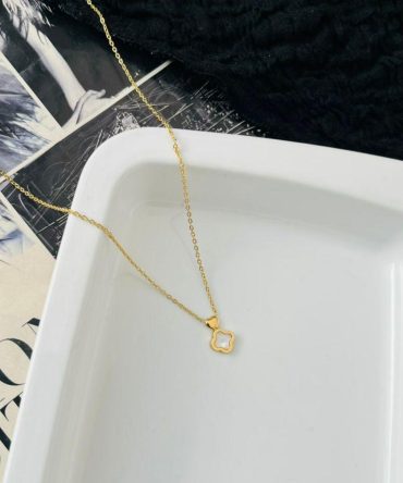 Minimalist Clover Heart Necklace~ Anti Tarnish