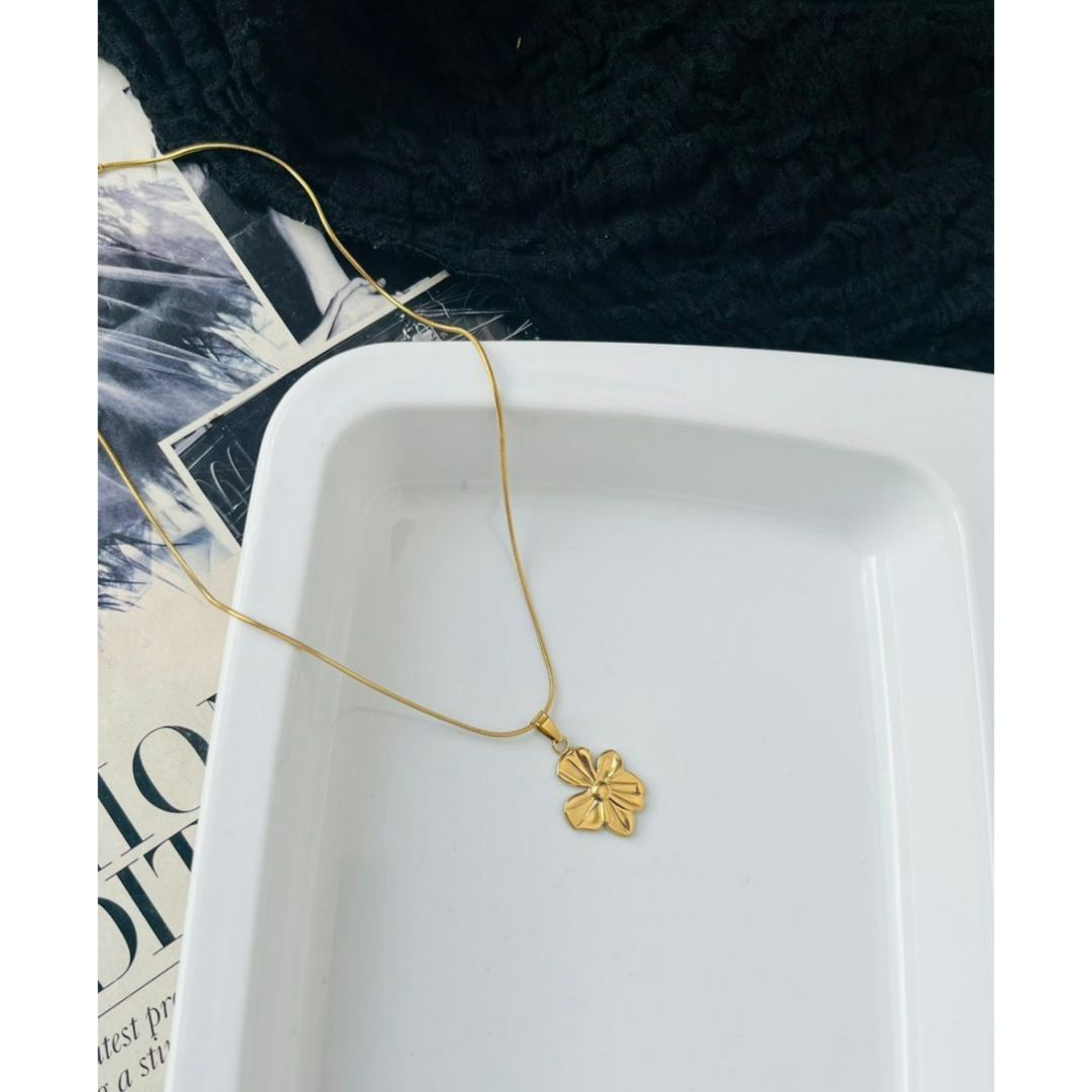 Golden Flower Necklace~ Anti Tarnish