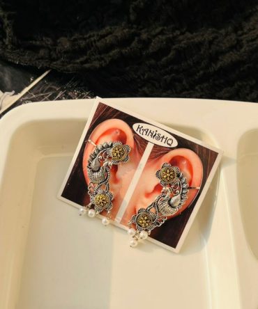 Ethnic Pearl Earcuff