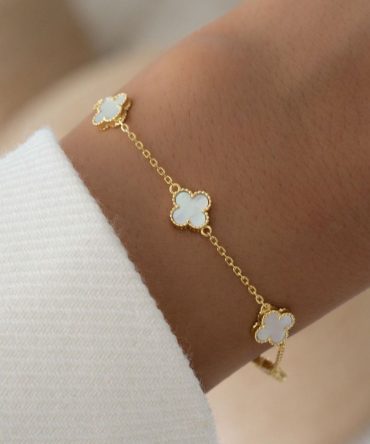 Minimal Clover Bracelet~ Anti Tarnish