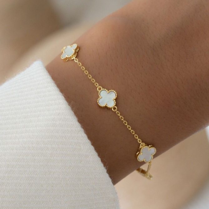 Minimal Clover Bracelet~ Anti Tarnish