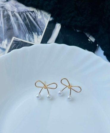 Bow Pearl Earrings